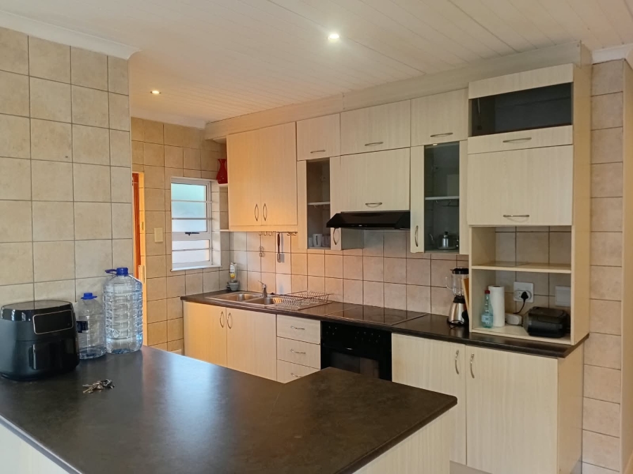 To Let 3 Bedroom Property for Rent in Beacon Bay North Eastern Cape